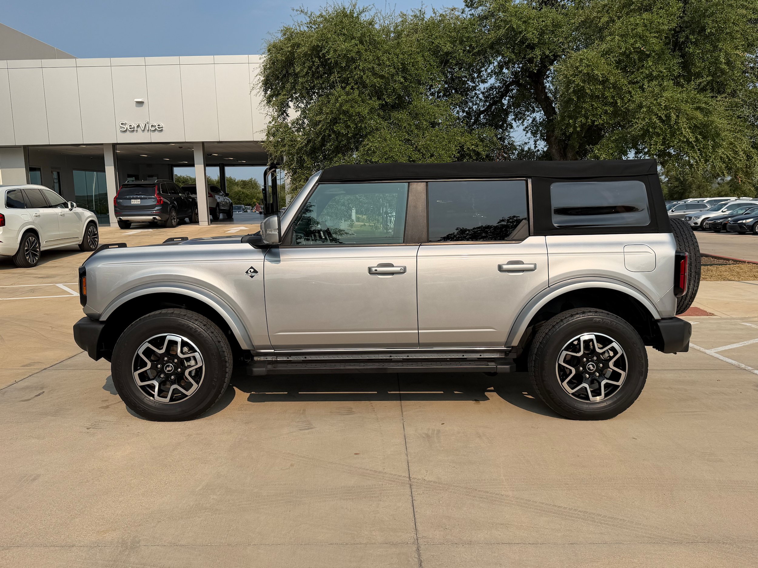 Used 2023 Ford Bronco Outer Banks AWD/4WD image 3