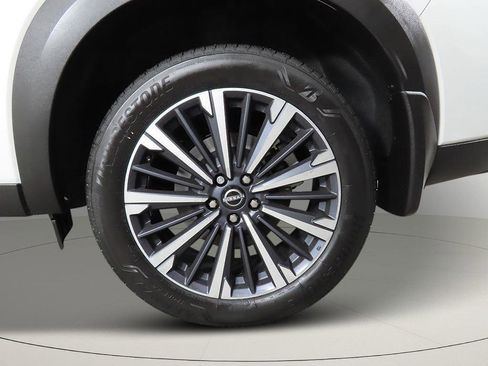 New 2026 Nissan Pathfinder Platinum AWD/4WD image 10