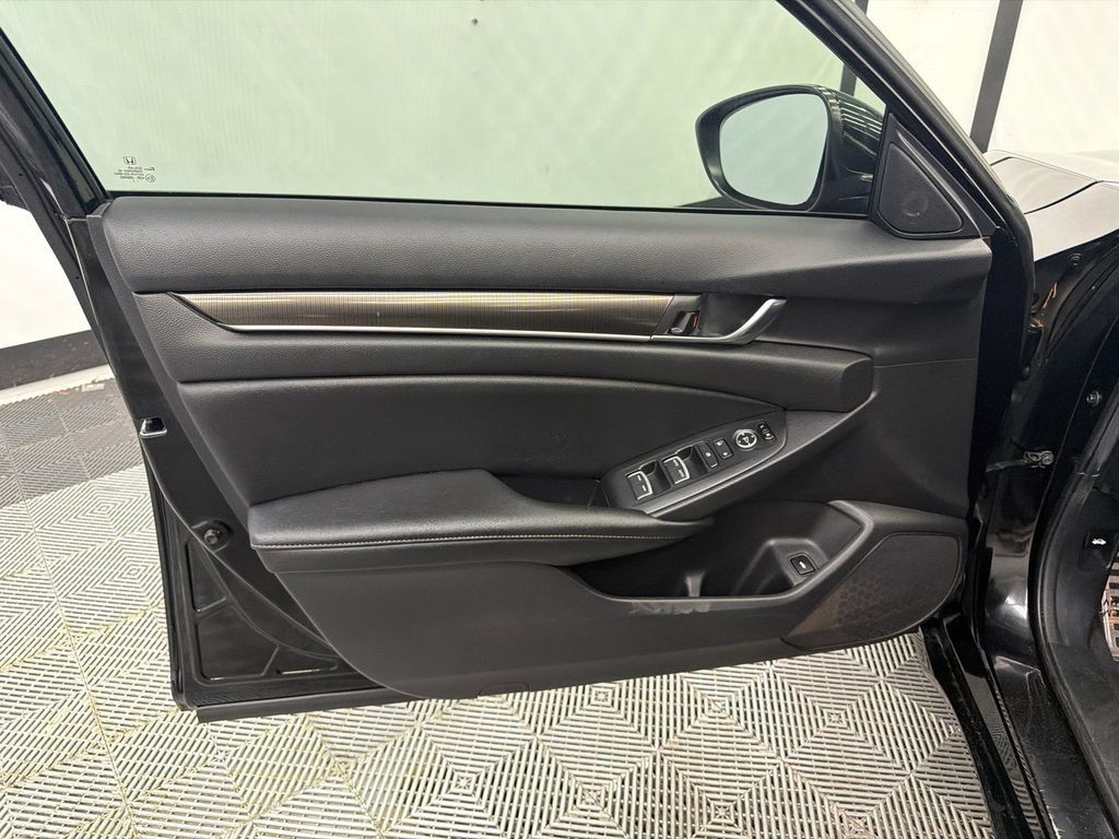 Used 2021 Honda Accord Sport image 11