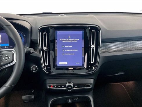 Certified 2025 Volvo XC40 B5 Plus image 9