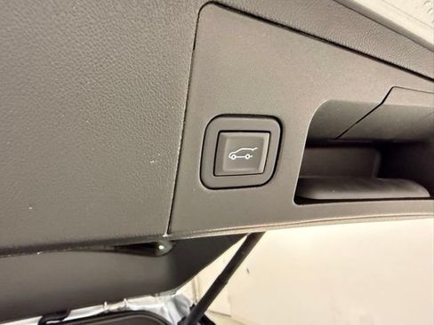 Certified 2025 Cadillac XT5 Premium Luxury AWD/4WD image 30