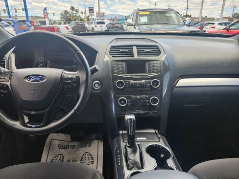 Used 2017 Ford Explorer XLT FWD image 24