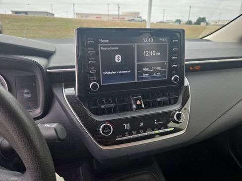 Used 2020 Toyota Corolla LE image 19