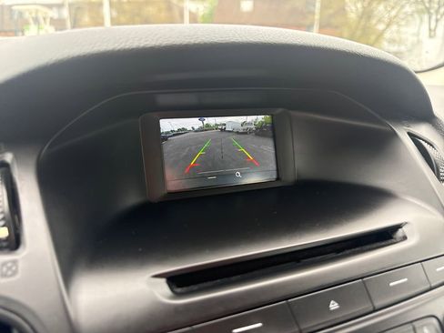 Used 2017 Ford Focus SE FWD image 30