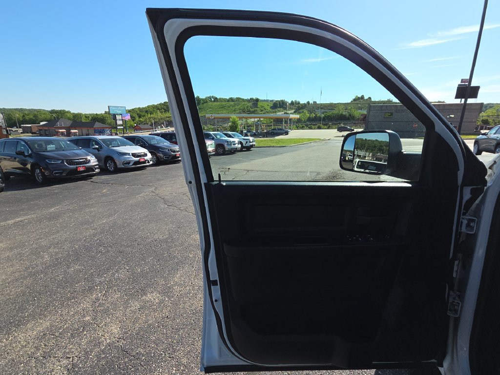 Used 2021 RAM 3500 Tradesman w/ Chrome Appearance Group AWD/4WD image 13