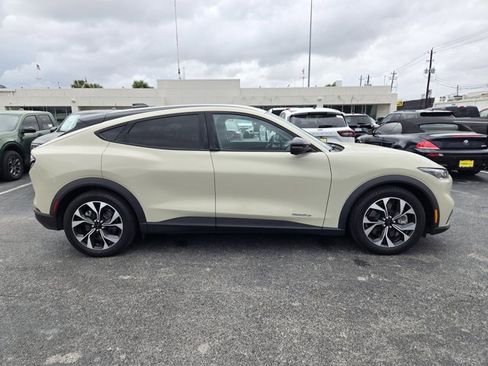 Certified 2025 Ford Mustang Mach-E Select w/ Comfort Package Lite image 3