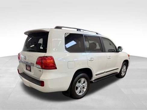 Used 2014 Toyota Land Cruiser image 2