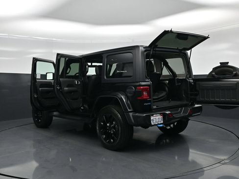 Used 2023 Jeep Wrangler Unlimited Sahara AWD/4WD image 27