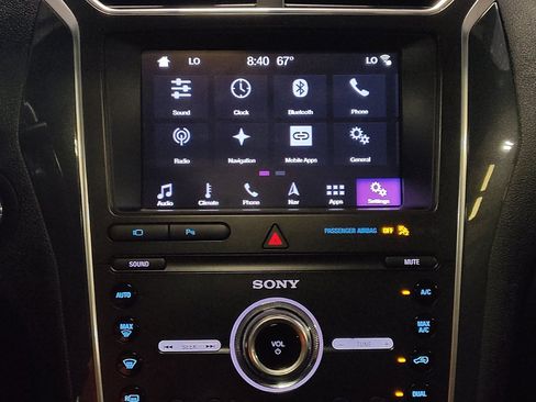 Used 2019 Ford Explorer Limited w/ Ford Safe & Smart Package FWD image 25