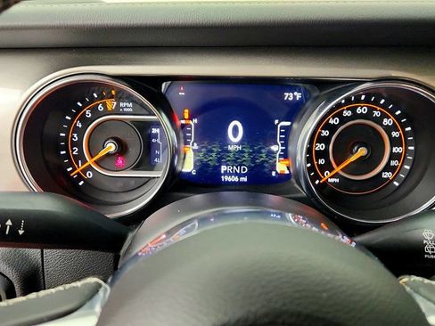 Used 2019 Jeep Wrangler Unlimited Sahara AWD/4WD image 14