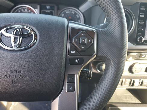 Used 2022 Toyota Tacoma Limited image 32