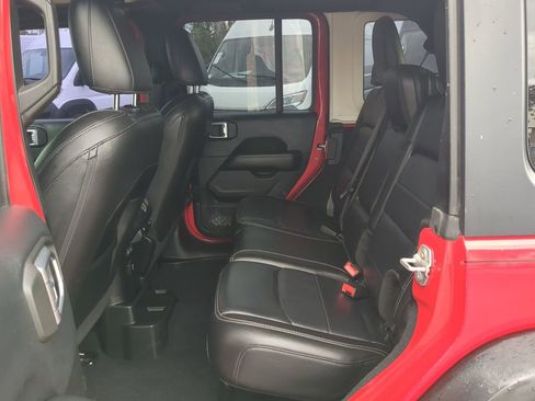 Used 2018 Jeep Wrangler Unlimited Sahara image 14