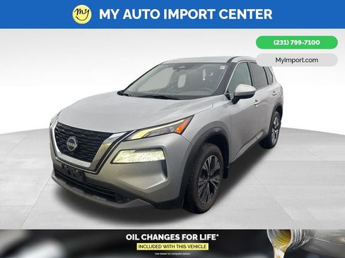 Used 2023 Nissan Rogue SV image 3