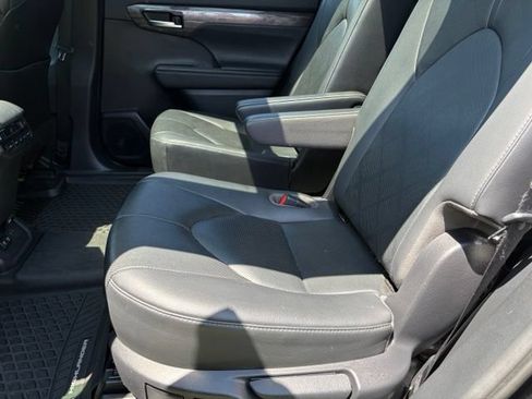 Used 2020 Toyota Highlander Platinum AWD/4WD image 13
