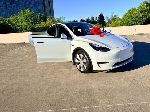Used 2022 Tesla Model Y Long Range AWD/4WD image 36