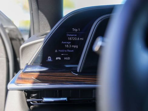 Used 2022 Cadillac Escalade Premium Luxury image 15