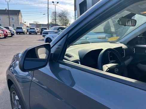 Used 2025 Hyundai Venue SEL image 27