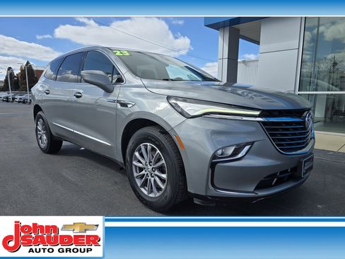 Used 2023 Buick Enclave Essence image 1