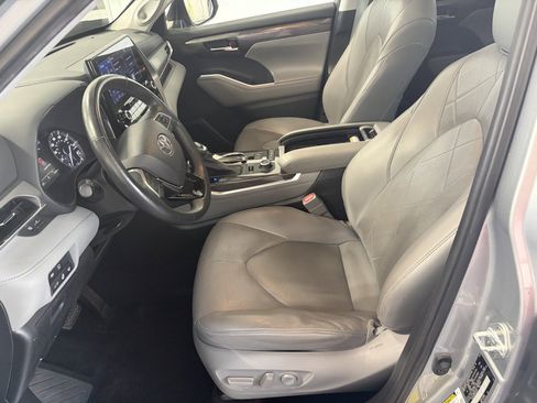 Used 2021 Toyota Highlander Platinum AWD/4WD image 11