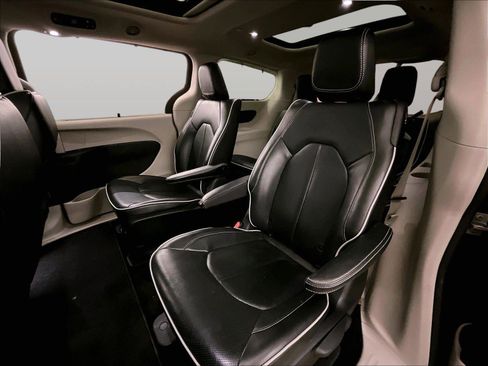Used 2021 Chrysler Pacifica Limited FWD image 25