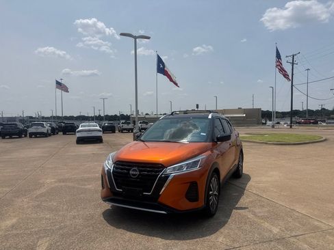 Used 2024 Nissan Kicks SV w/ Exterior Package FWD image 6