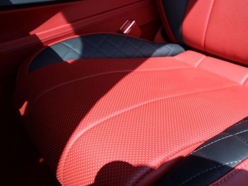 Used 2024 Bentley Continental GT V8 image 9