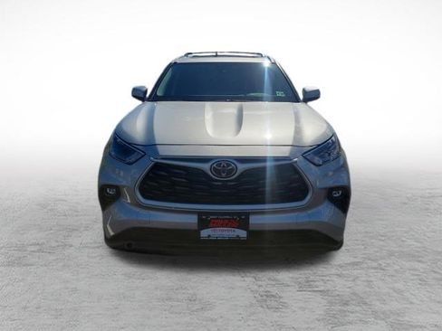 Certified 2025 Toyota Highlander XLE image 2