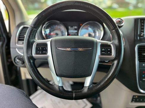 Used 2011 Chrysler Town & Country Touring-L w/ Entertainment Group #2 image 17