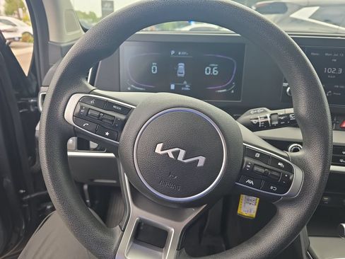 Used 2025 Kia Sportage LX FWD image 13