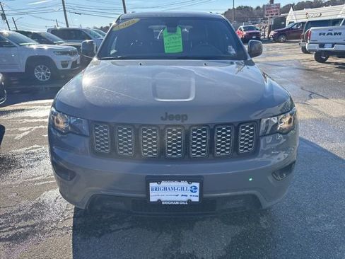 Certified 2022 Jeep Grand Cherokee Laredo X AWD/4WD image 2