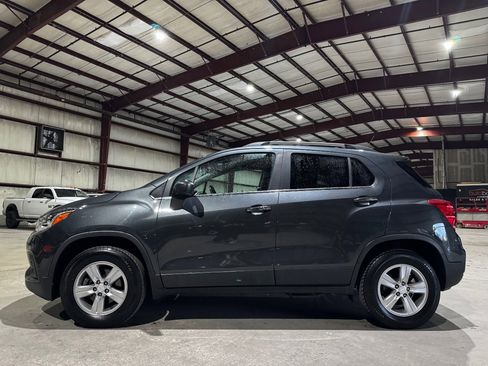 Used 2018 Chevrolet Trax LT w/ LT Convenience Package image 8