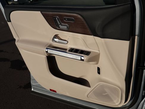 New 2026 Mercedes-Benz GLB 250 4MATIC image 38