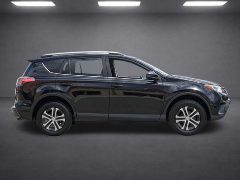 Used 2016 Toyota RAV4 LE FWD image 3