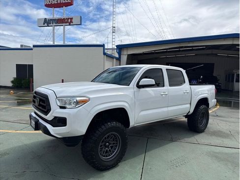 Used 2022 Toyota Tacoma SR AWD/4WD image 1
