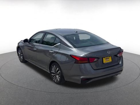 Used 2025 Nissan Altima 2.5 SV FWD image 11