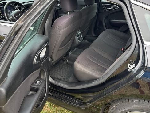 Used 2015 Chrysler 200 Limited w/ Convenience Group FWD image 9