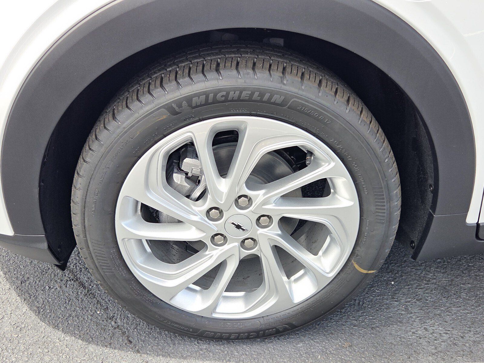 New 2027 Chevrolet Bolt LT w/ Comfort Package FWD image 4