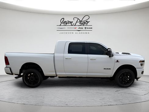 Used 2026 RAM 2500 Laramie AWD/4WD image 2