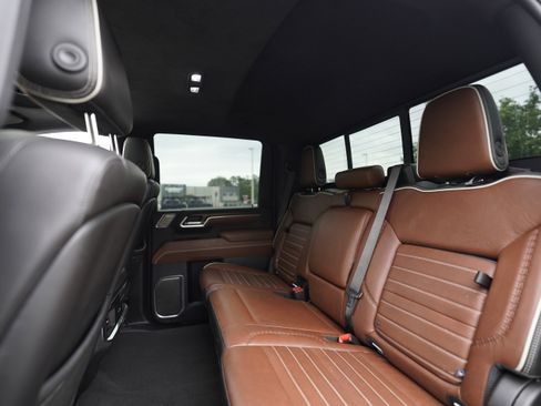 Used 2025 GMC Sierra 3500 Denali Ultimate image 10