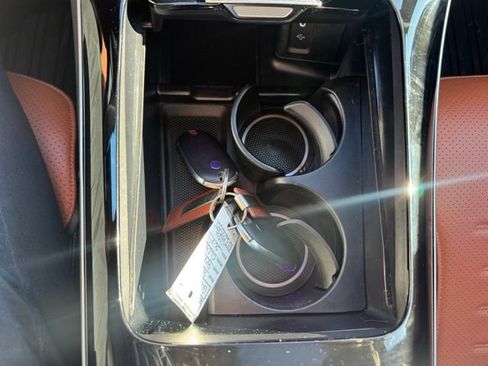 Used 2024 Mercedes-Benz GLC 300 4MATIC image 31