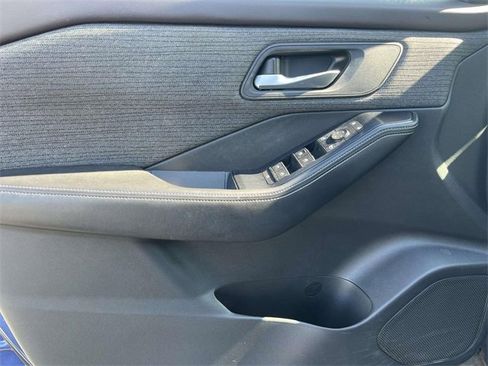 Used 2022 Nissan Rogue SV image 14