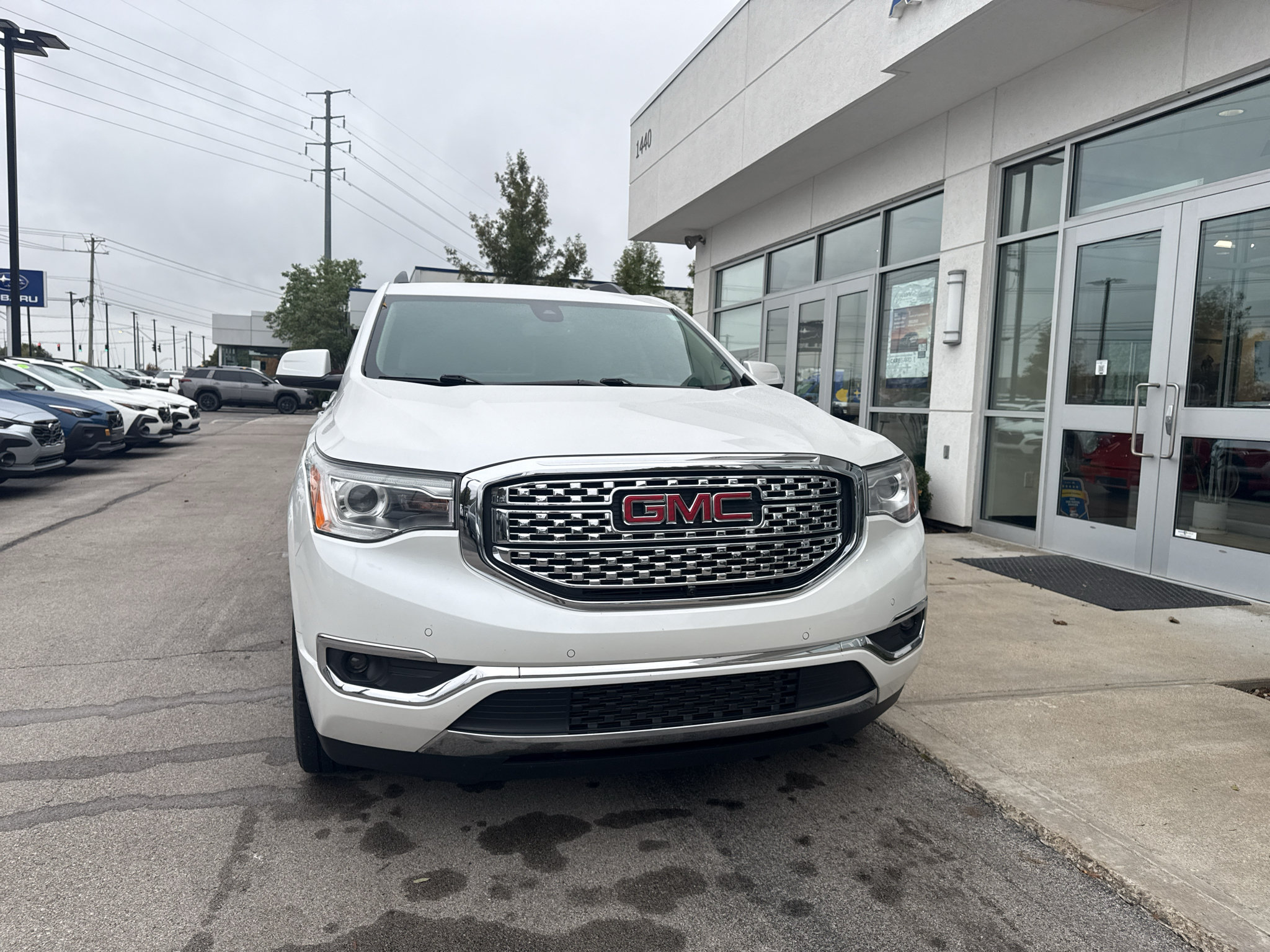 Used 2017 GMC Acadia Denali w/ Technology Package FWD image 8