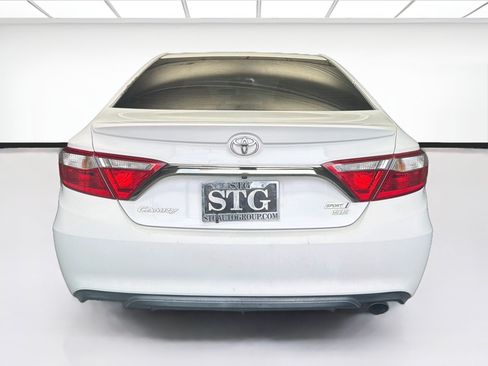 Used 2015 Toyota Camry SE FWD image 5