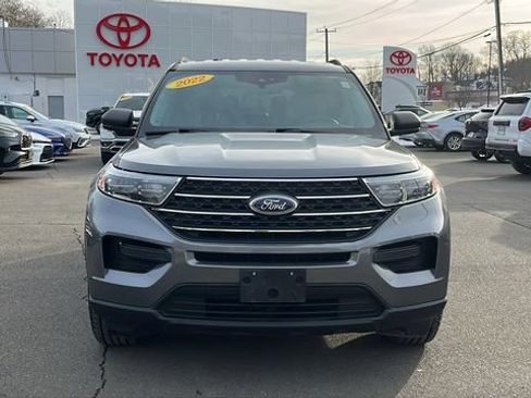 Used 2022 Ford Explorer XLT image 2