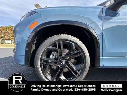 New 2025 Volkswagen Tiguan SE R-Line image 12