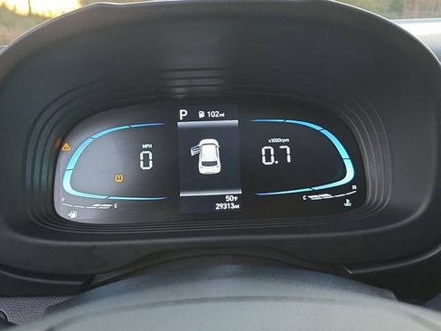 Used 2024 Hyundai Venue SEL image 19