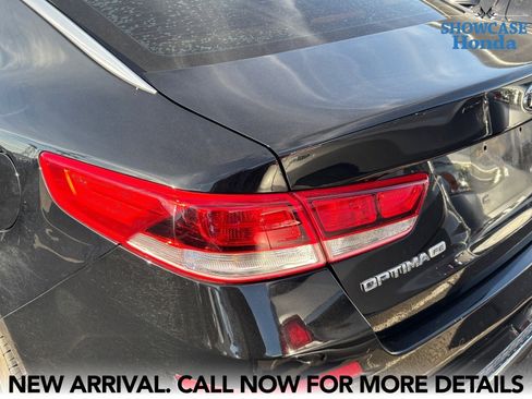 Used 2020 Kia Optima LX image 11