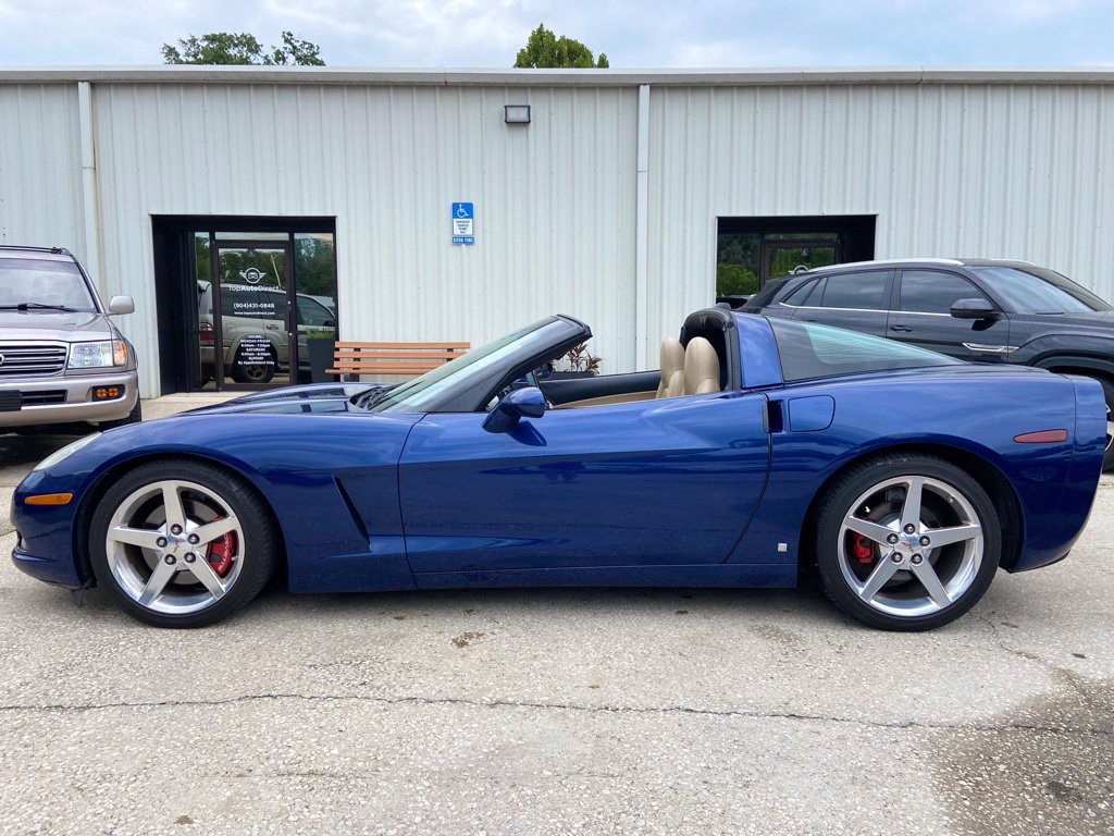 Used 2005 Chevrolet Corvette Coupe w/ Preferred Equipment Group RWD image 15