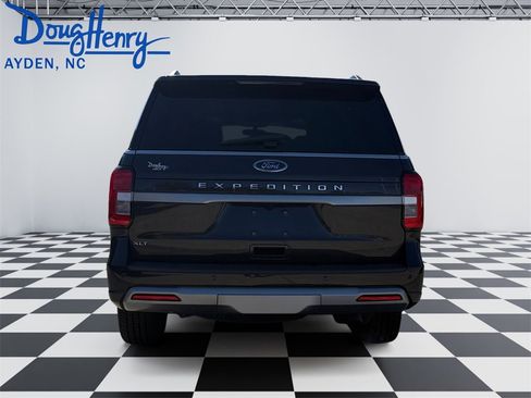 Used 2022 Ford Expedition XLT image 4