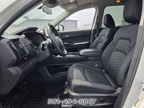 Used 2022 Nissan Pathfinder SV AWD/4WD image 9